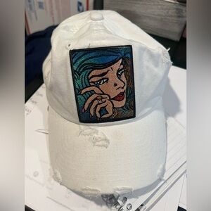 🐻    White hat, distressed with graphic design